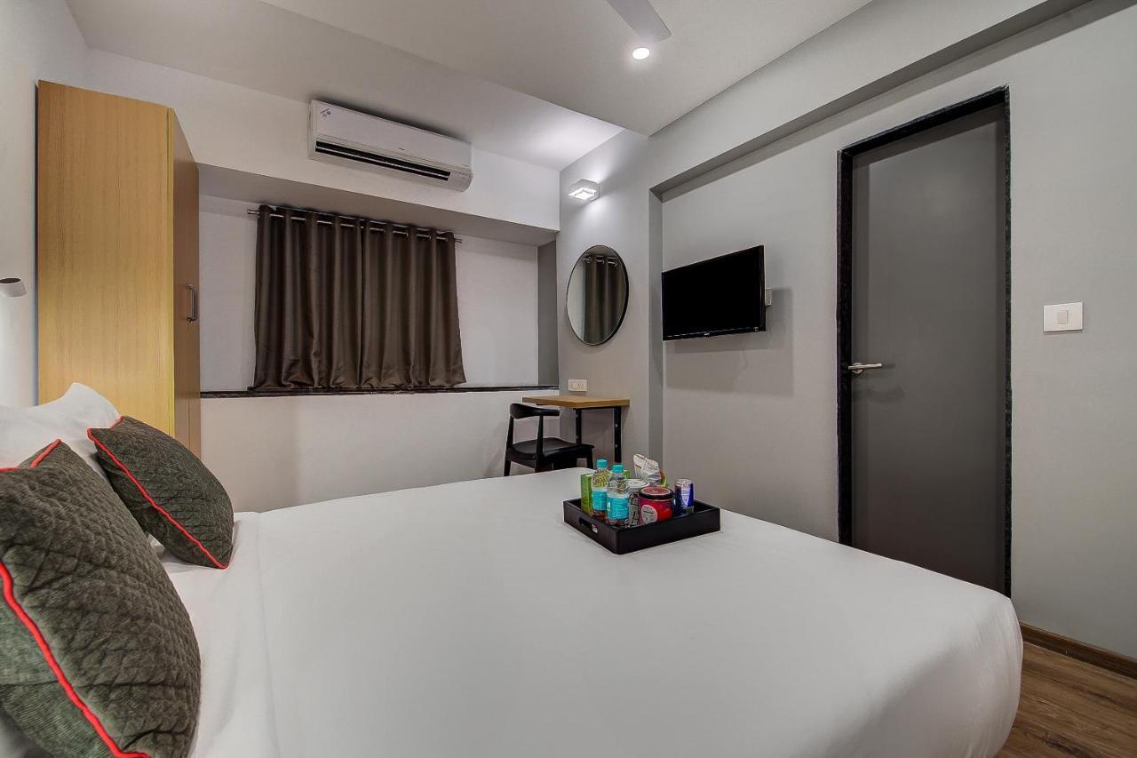 Hotel Unicontinental Mumbai  Buitenkant foto